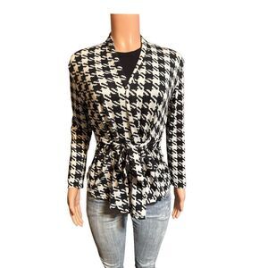 Long sleeve Black and white knit sweater wrap M